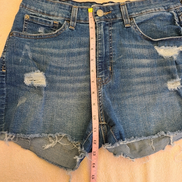 Signature by Levi Strauss High Rise Distressed Raw Hem Shorts Size 10 - Picture 10 of 11